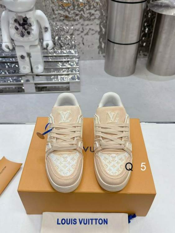 Picture of Louis Vuitton Shoes _SKULVsz35-45JY011612843